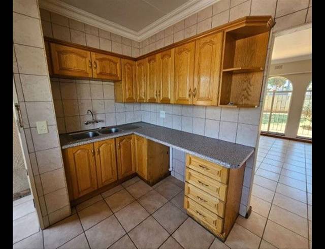 3 BEDROOM TOWNHOUSE FOR SALE IN PARKRAND